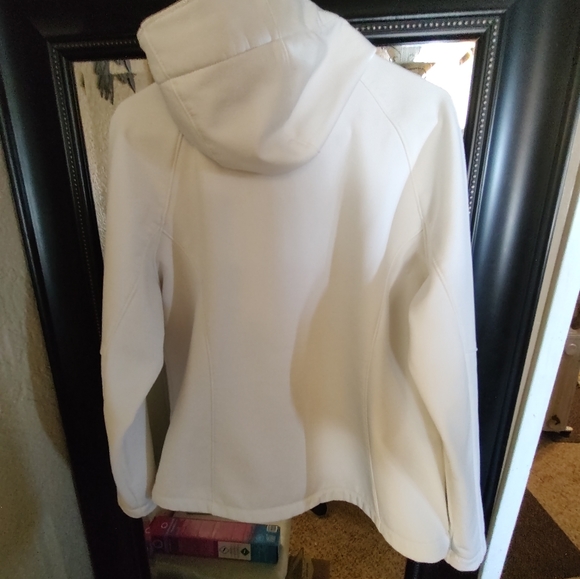 Soft shell hooded jacket. Size large - Picture 5 of 11